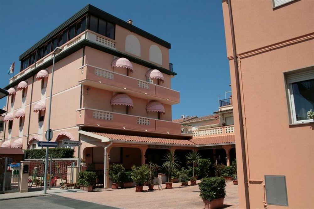 Hotel Sileoni Marina di Cecina Εξωτερικό φωτογραφία
